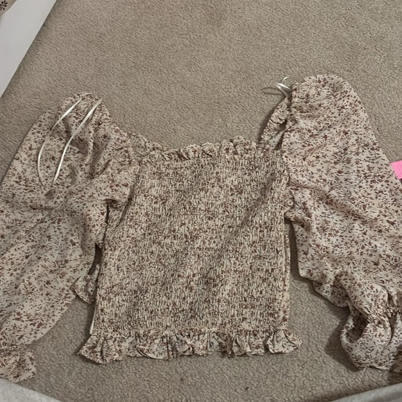 Cute Cropped Shirt - Picture 2 of 2